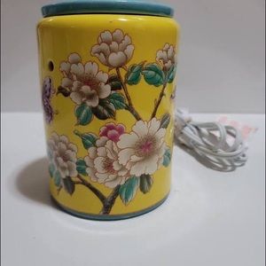 MADAME BUTTERFLY YELLOW SCENTSY WARMER PREMIUM